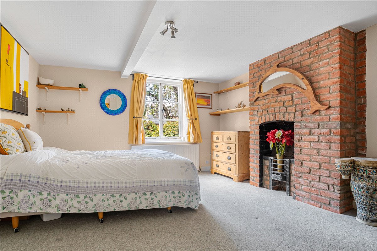 3 bedroom House, Wellington Place, High Street, SN8 - Available, Image 10