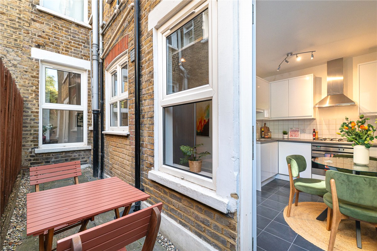 2 bedroom Flat, Lynn Road, London, SW12 - Available, Image 3