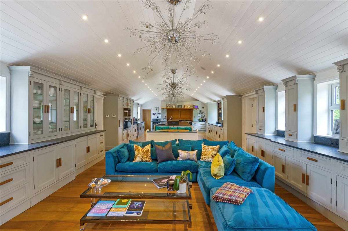 6 Bedroom Single Family Home/House's Image 22
