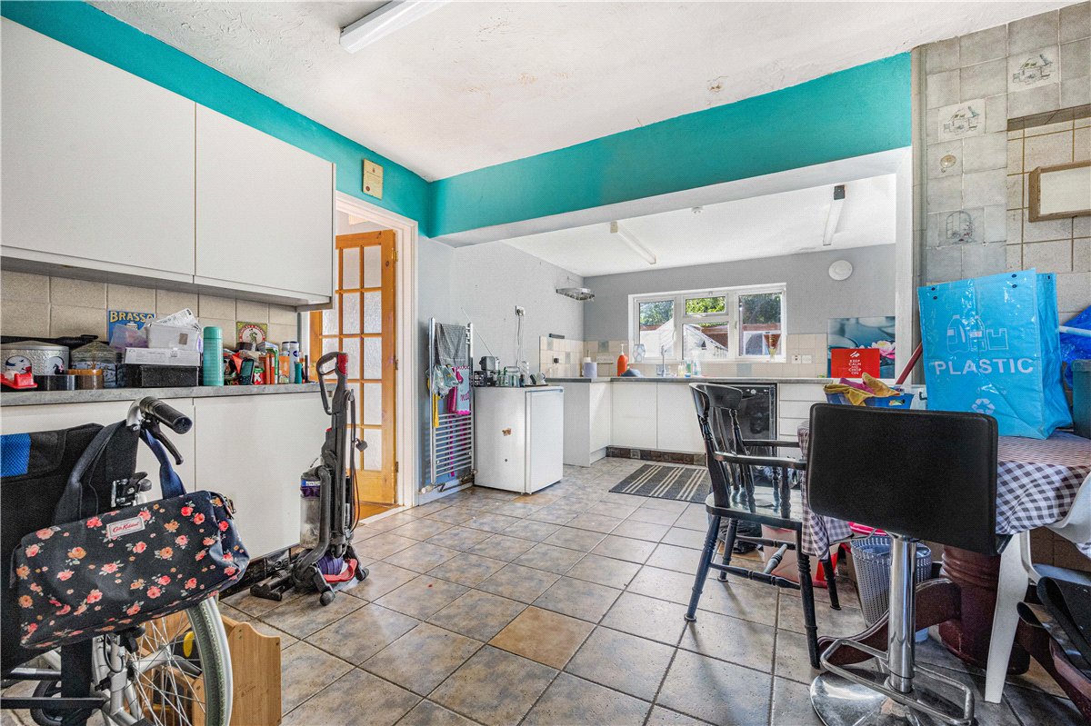3 bedroom House, Church Street, Great Bedwyn, SN8 - Available, Image 4