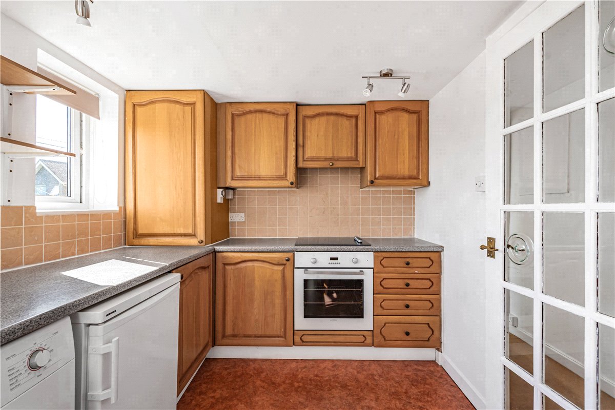 2 bedroom Flat, Manor House, Chapel Lane, OX7 - Let Agreed, Image 2