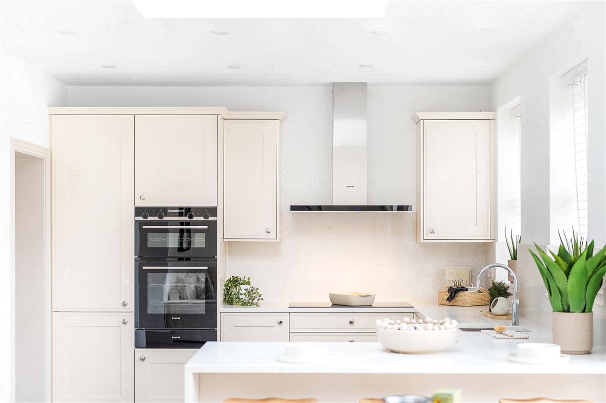 5 bedroom House, Oakfields, Preston, SG4 - Sold, Image 2