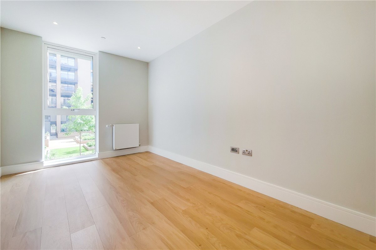 3 bedroom Maisonette, Greyhound Parade, Wimbledon Grounds, London, SW17 - , Image 6