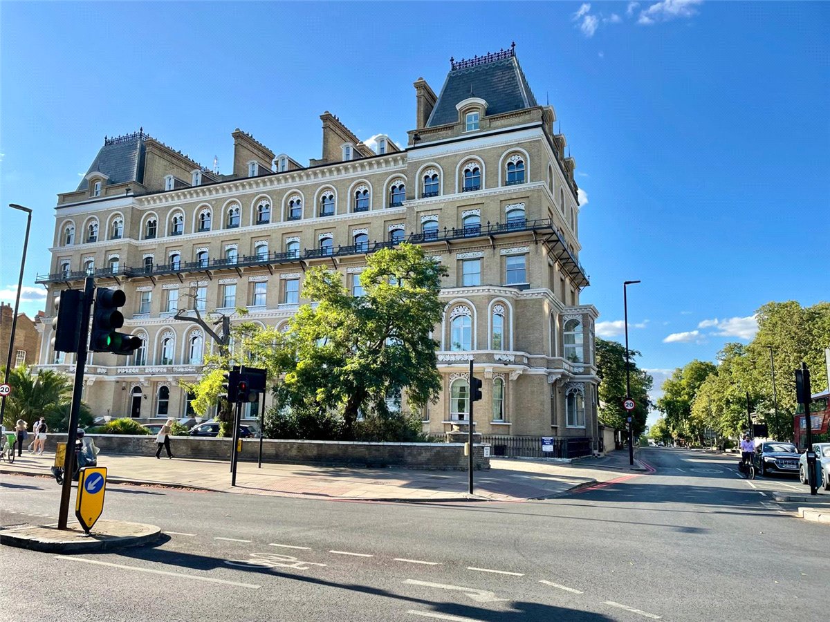 2 bedroom Flat, Clapham Common North Side, London, SW4 - Available, Image 1