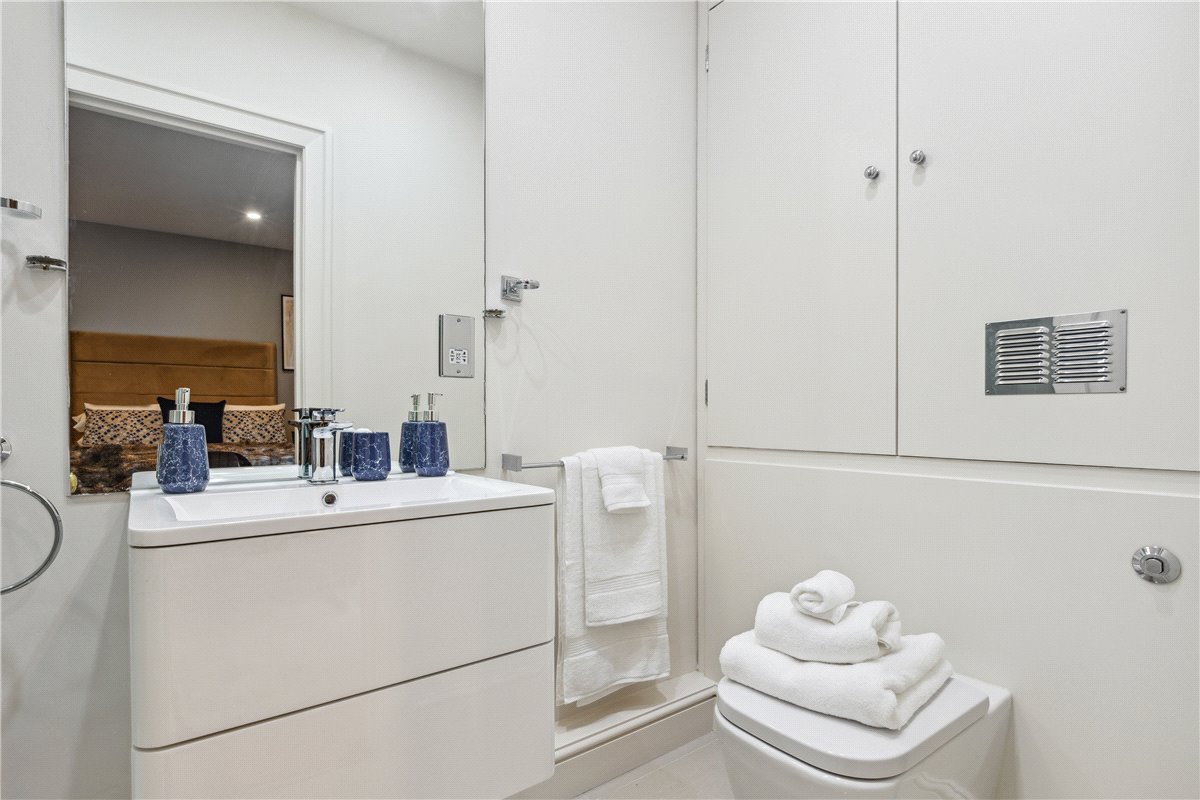 2 bedroom Maisonette, Woods Mews, Mayfair, W1K - Available, Image 2