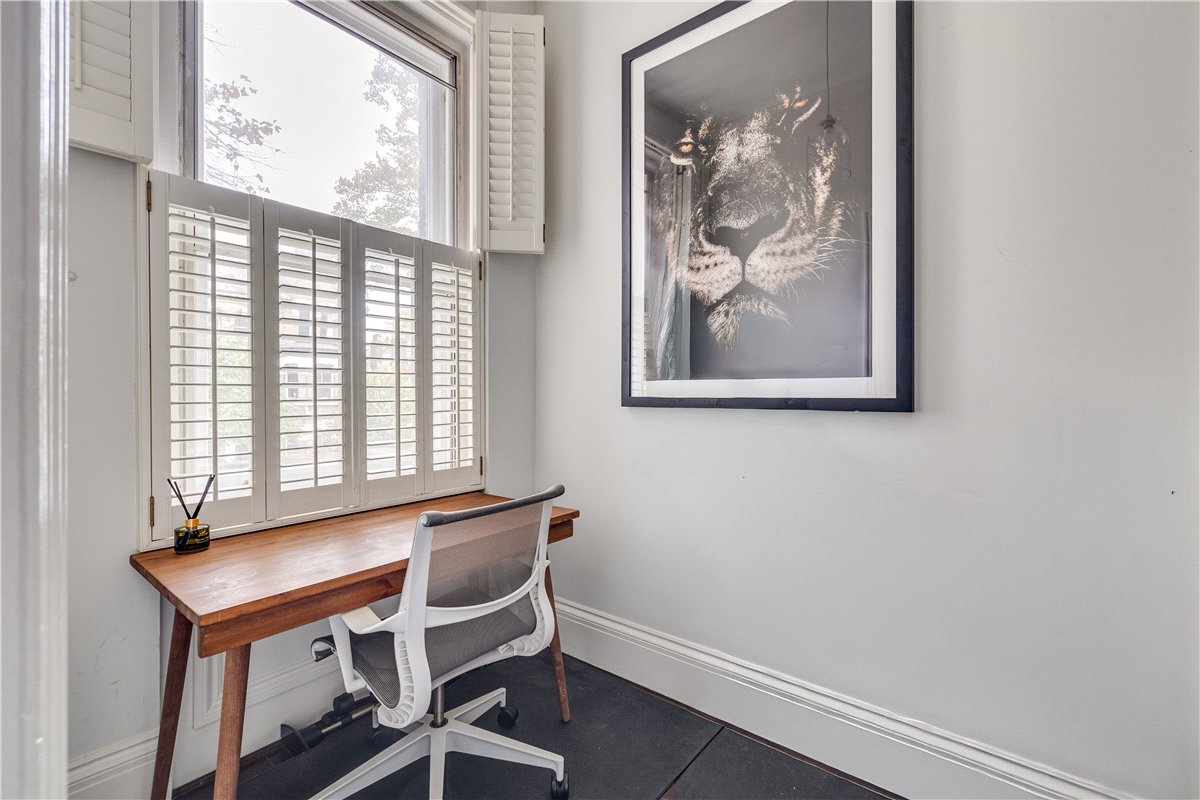 2 bedroom Flat, North Side  Wandsworth Common, London, SW18 - Sold STC, Image 8