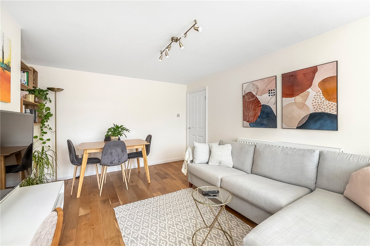 2 bedroom Flat, St. James's Close, London, SW17 - Available, Image 5