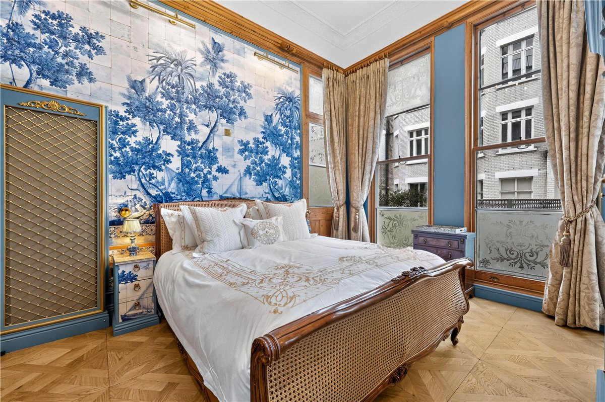 2 bedroom Flat, Pembridge Square, Notting Hill Gate, W2 - Available, Image 3