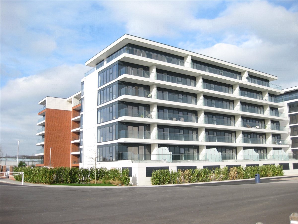 1 bedroom Flat, Southmead House, Kingman Way, RG14 - 