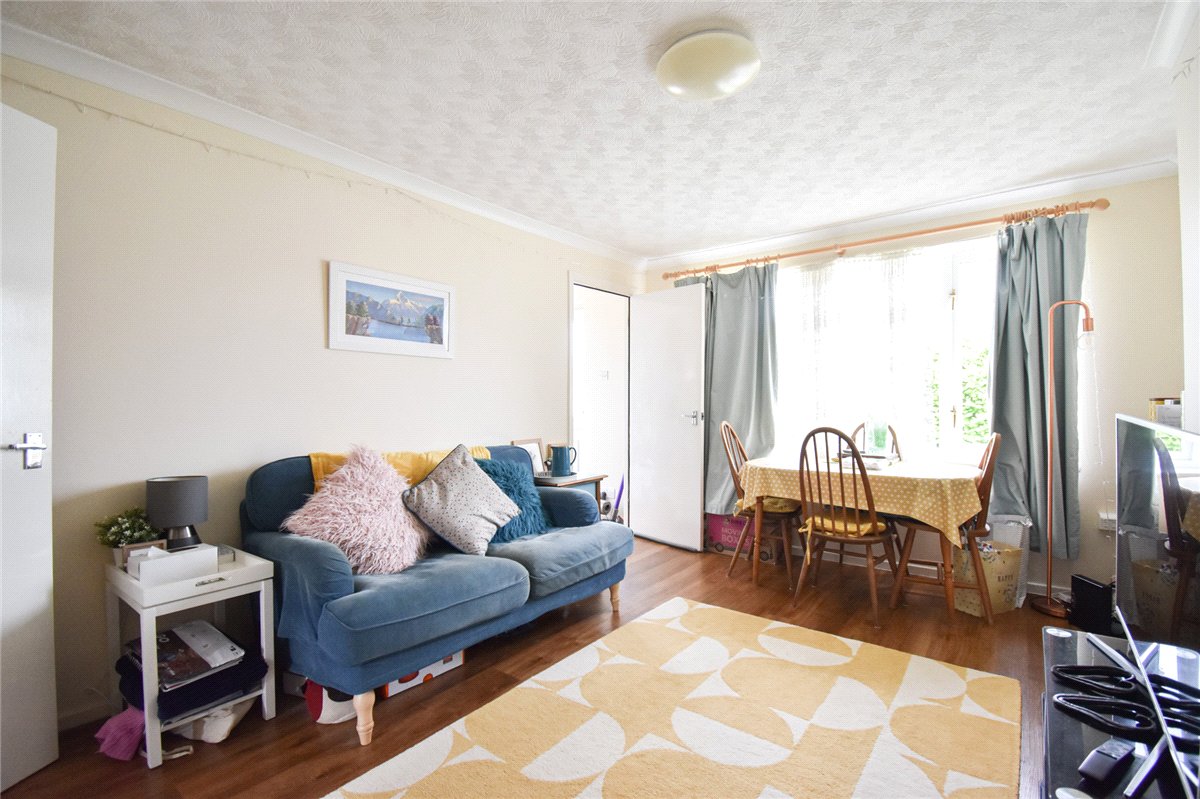 2 bedroom Bungalow, Tavistock Road, Cambridge, CB4 - , Image 2