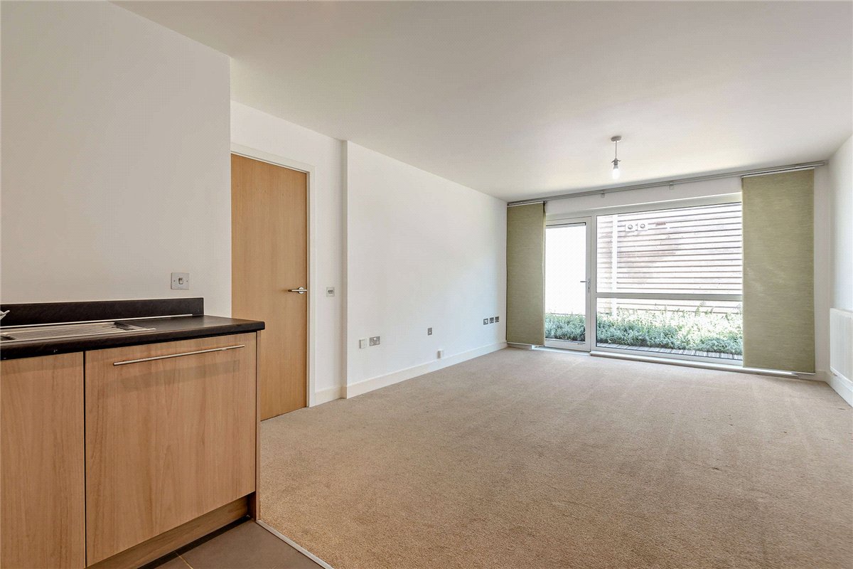 2 bedroom Flat, Park Way, Newbury, RG14 - Available, Image 4