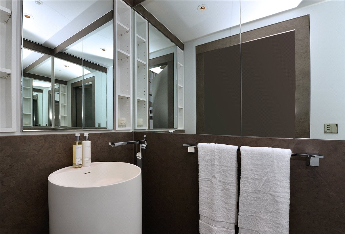 2 bedroom Flat, Duke Street, Mayfair, W1K - Available, Image 19