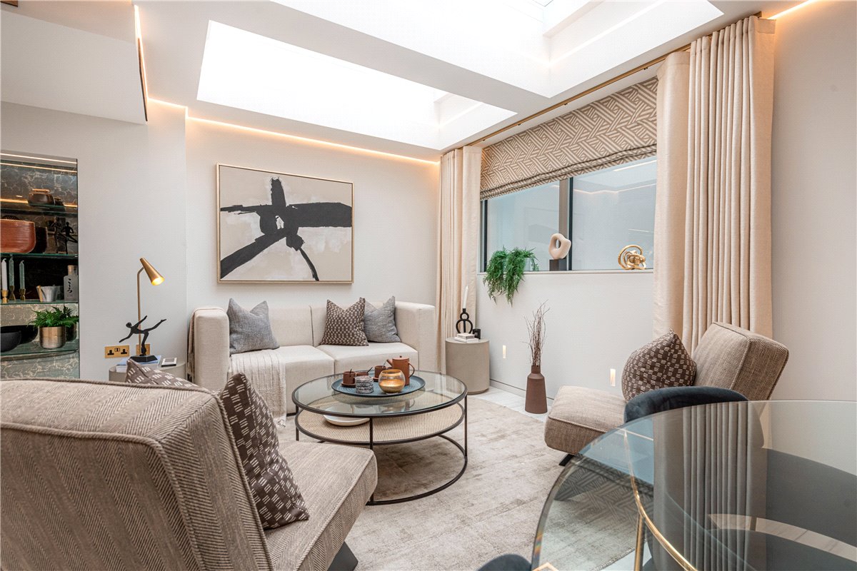 3 bedroom Maisonette, South Molton Street, Mayfair, W1K - Available, Image 31