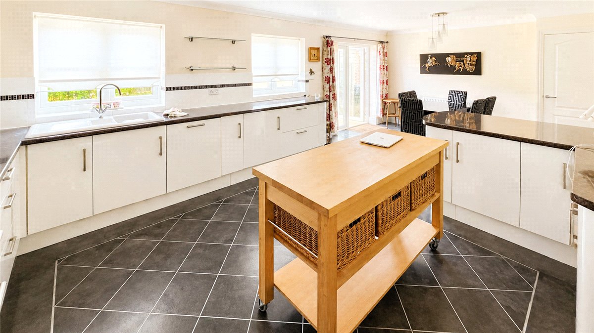 4 bedroom Bungalow, High Street, Longstanton, CB24 - Available, Image 3