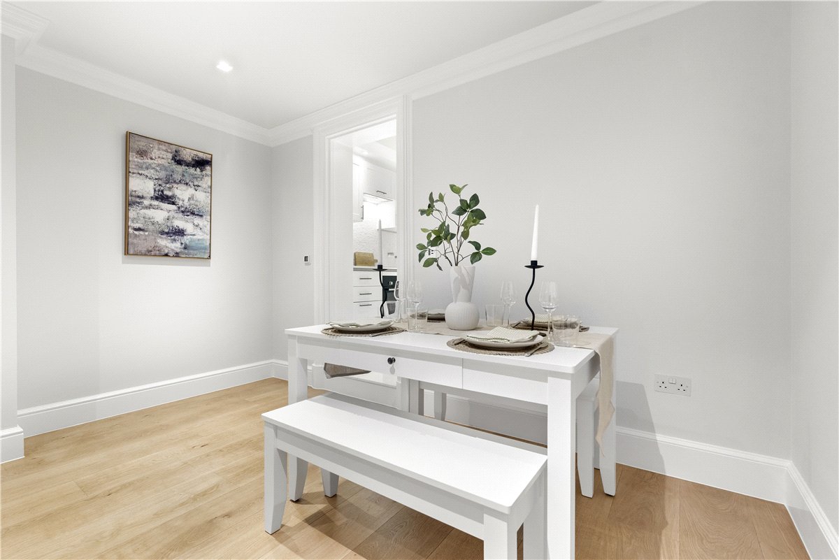 2 bedroom Flat, Cadogan Square, Chelsea, SW1X - Available, Image 16