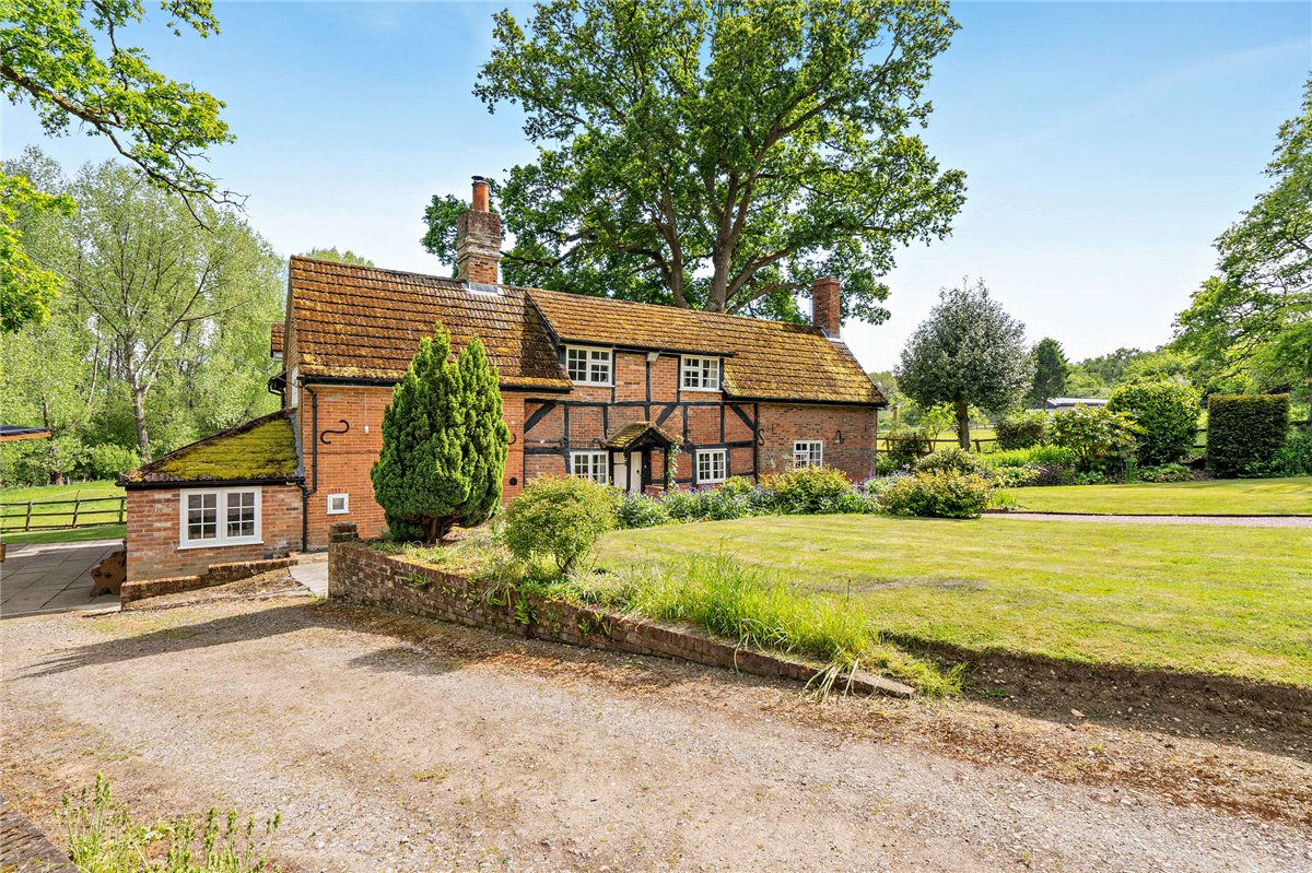 5 bedroom House, Crookham Common, Thatcham, RG19 - Available, Image 1