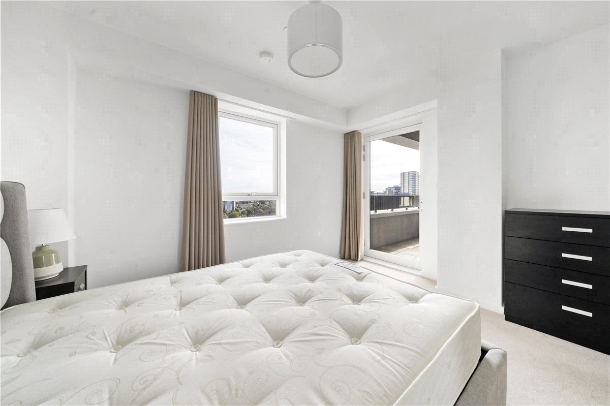 3 bedroom Flat, Heartwell Avenue, London, E16 - Available, Image 4