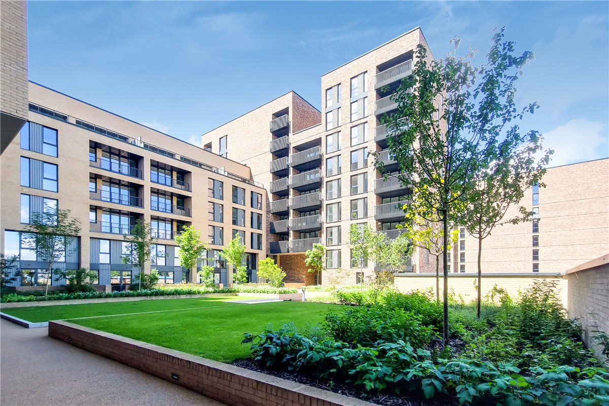 3 bedroom Flat, Greyhound Parade, Wimbledon Grounds, London, SW17 - , Image 2