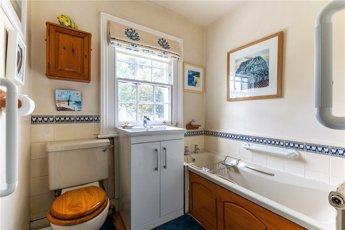 4 bedroom House, Salisbury Road, Marlborough, SN8 - Available, Image 11