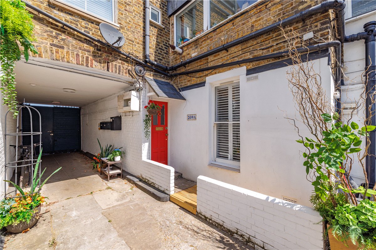 1 bedroom Flat, St. John's Hill, London, SW11 - Available, Image 2