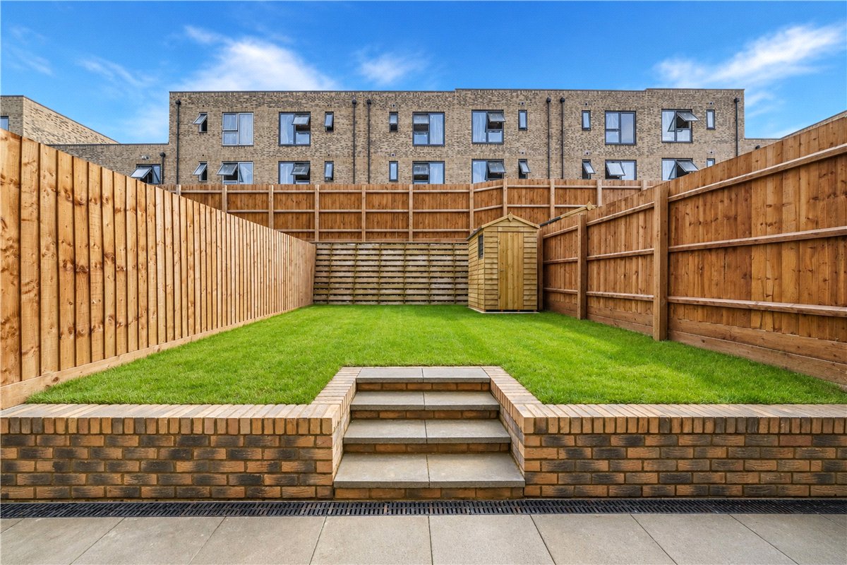 3 bedroom House, Ballast Road, Erith, DA8 - Available, Image 1