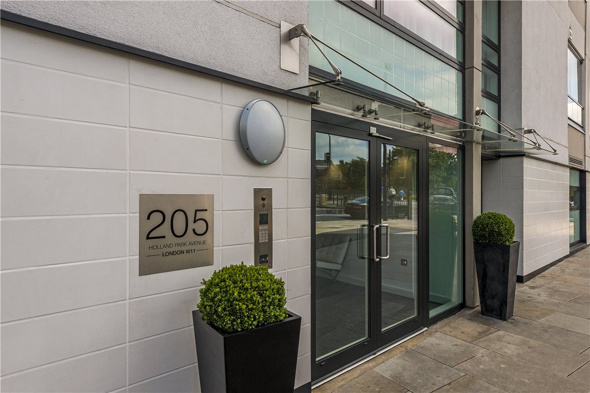 2 bedroom Flat, Holland Park Avenue, Holland Park, W11 - Available, Image 1
