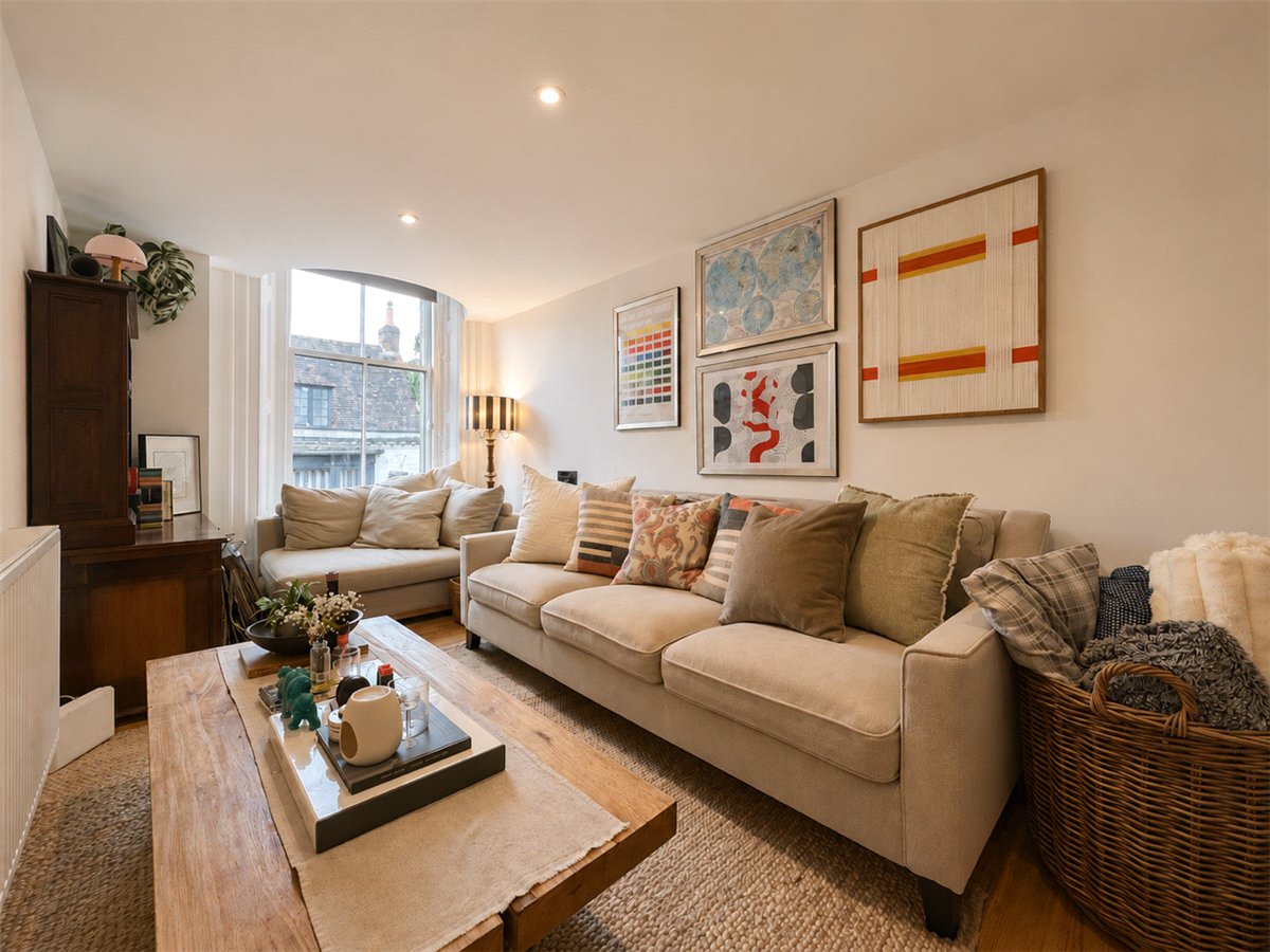 2 bedroom Flat, Westgate Chambers, Staple Gardens, SO23 - , Image 2
