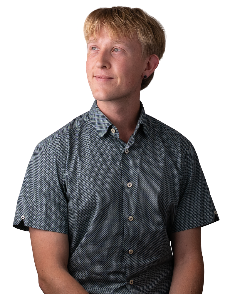 A man wearing a grey short-sleeved shirt