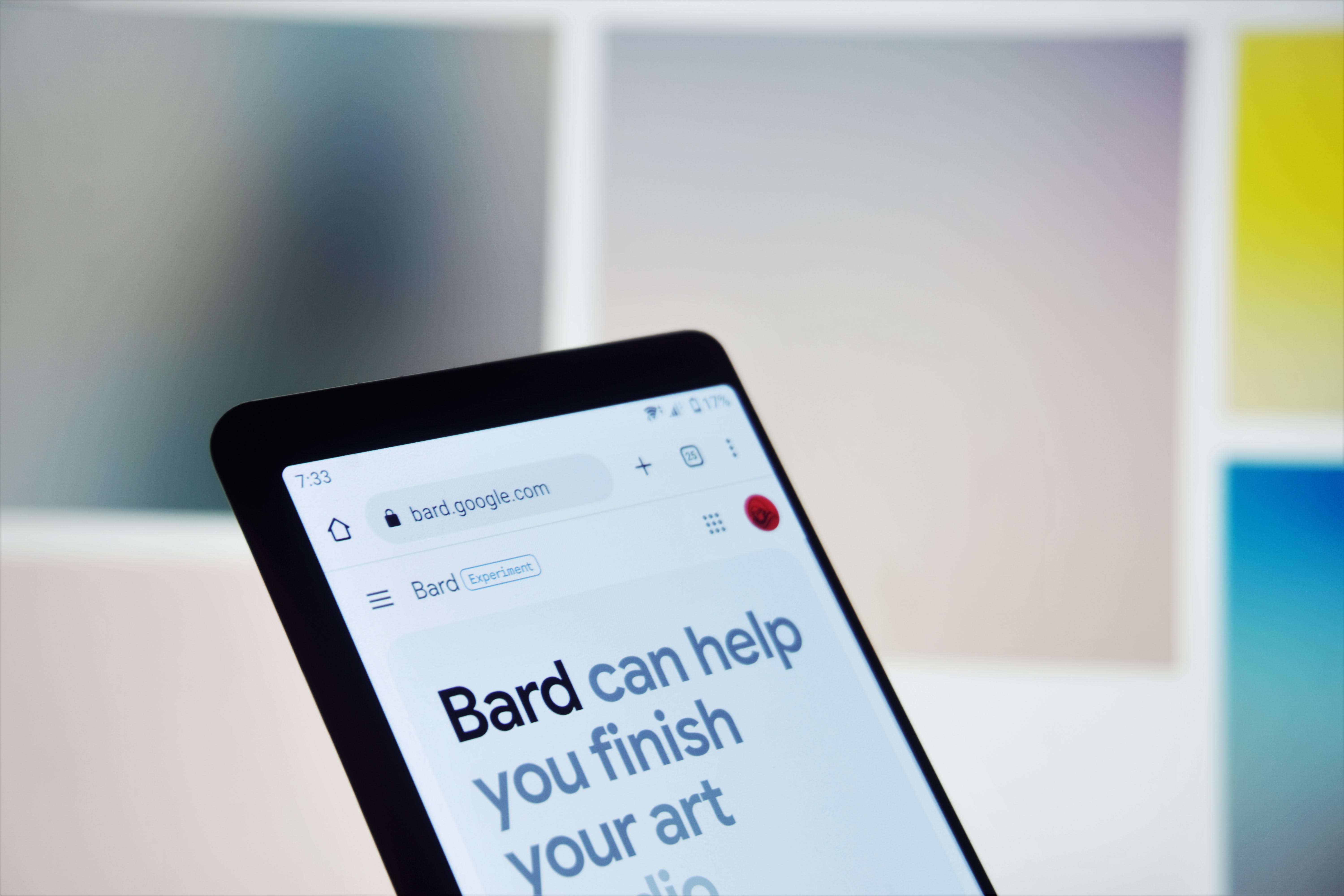 tablet com a pagina incial do Bard aberta 