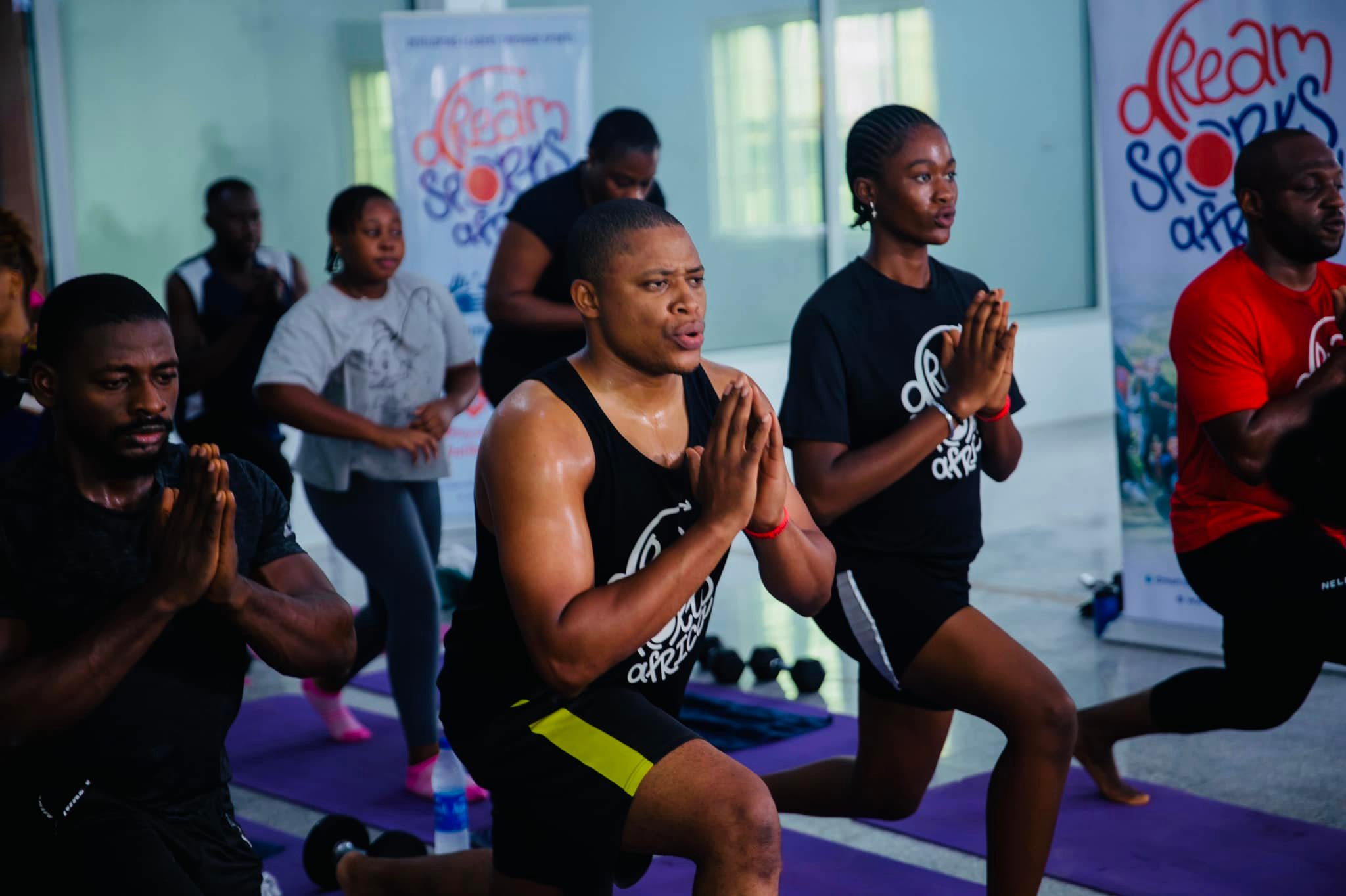 Participants in a forward lunge stance 