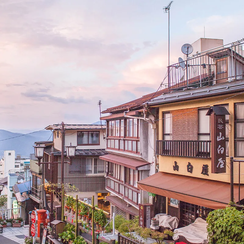 IKAHO: Tangga Batu, Uap Hangat, dan Waktu yang Berjalan Lebih Pelan