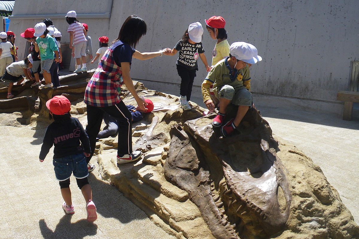 พิพิธภัณฑ์ไดโนเสาร์ ตำบลคันนะ (Kanna Dinosaur Center)