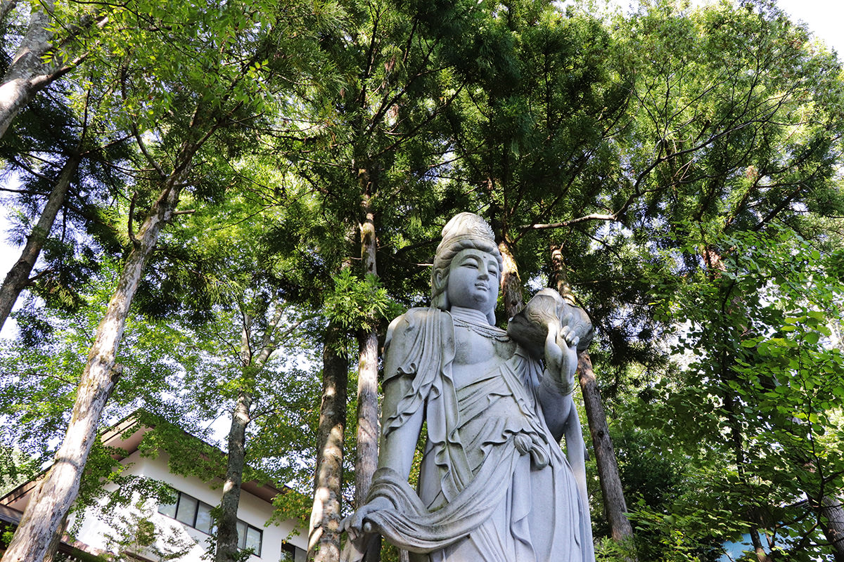 Kashozan Mirokuji Temple