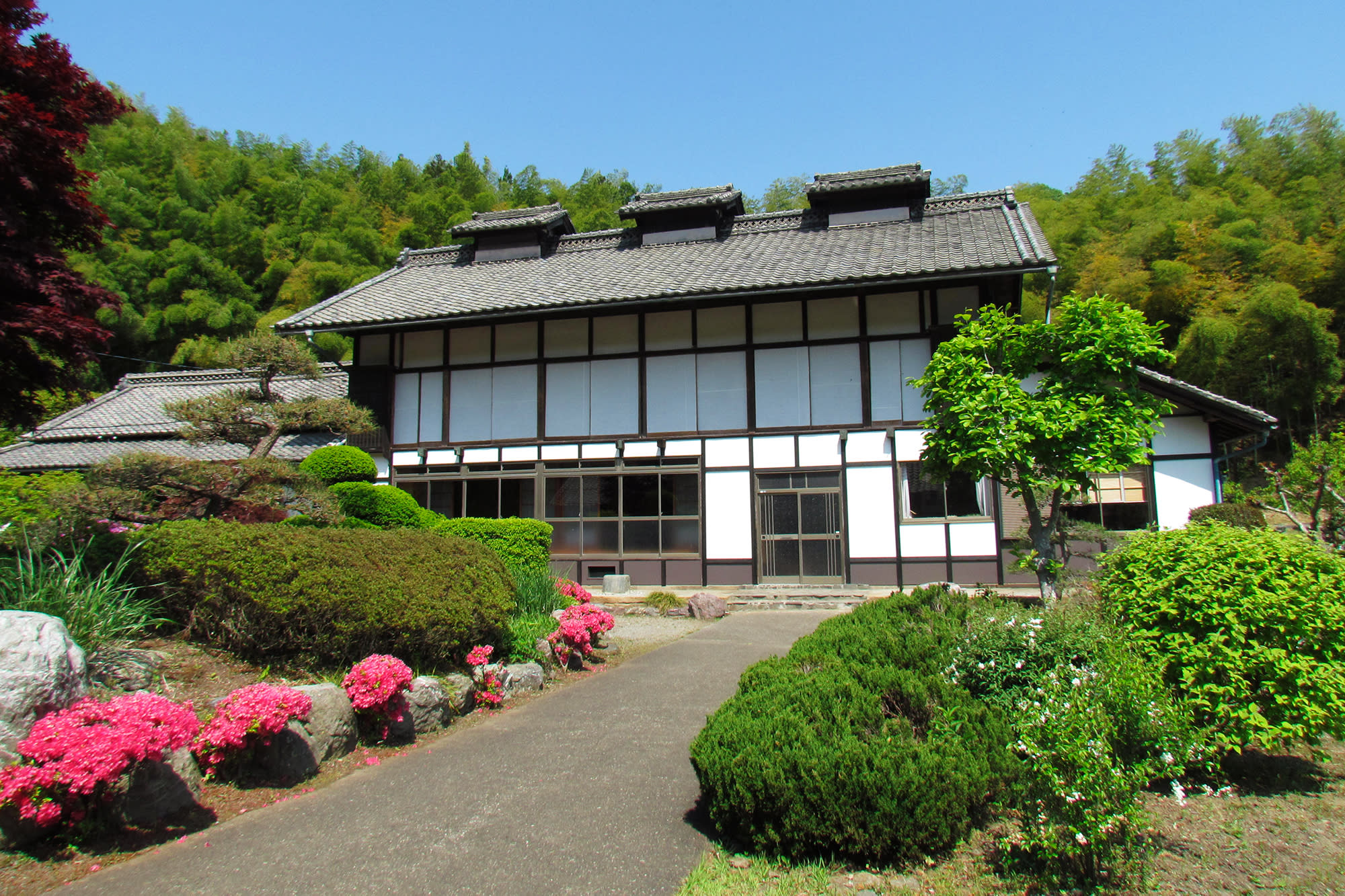 Takayama-sha Sericulture School