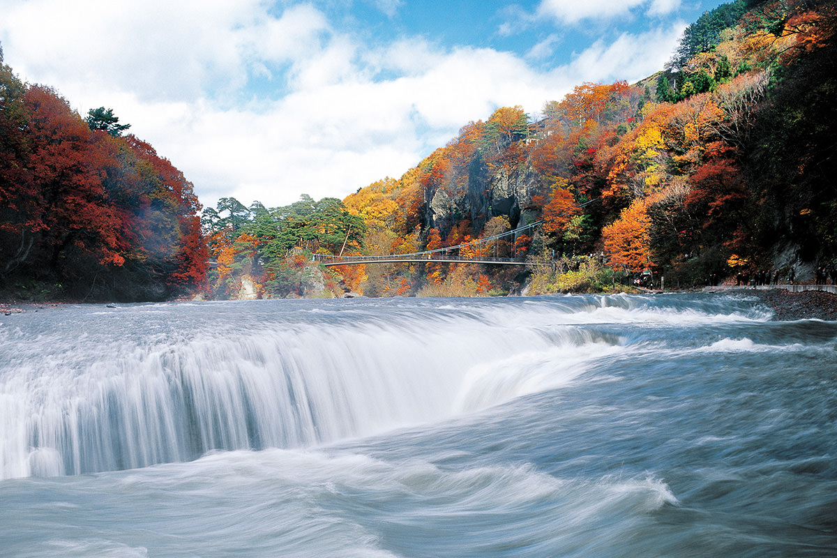 Autumn Leaves around Fukiware no Taki Falls