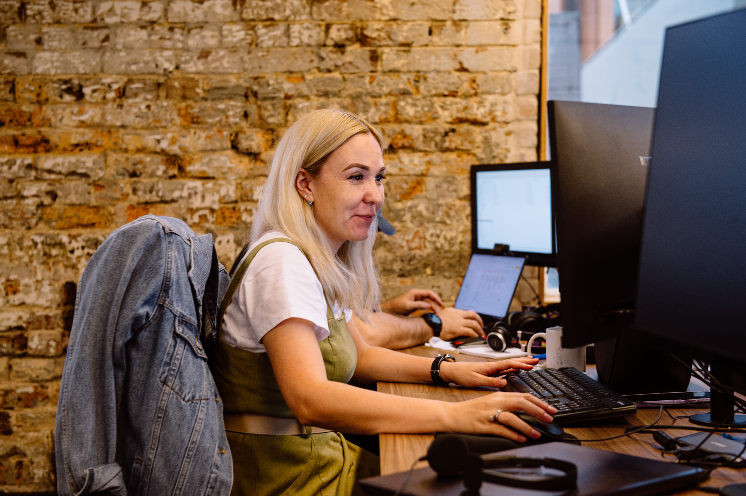 Zhanna, a Front End Engineer at Karbon, working hard at her desk.