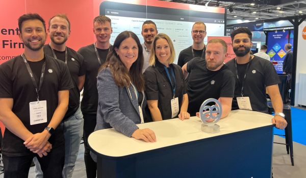 A group shot of the Karbon UK team at Accountex London 2023. They're joined by Karbon CEO, Mary Delaney, and Karbon's Director of Performance Marketing, Tiffany Thain.