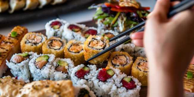 \[…\]

[Read More…](https://quisine.quandoo.com.au/guide/japanese-restaurants-perth/attachment/the-modern-eatery-sushi/)