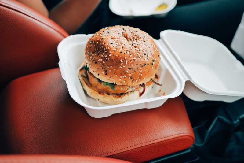 Kein Festival ohne Burger! Zum Glück versorgt das Grilly Idol Burger-Fans auch während des Reeperbahnfestivals zuverlässig mit Burgern und Pommes. Quelle: Stocksnap.io \[…\]