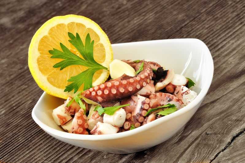 Die Speisekarte wechselt saisonal – hier als Beispiel Oktopussalat (Symbolbild) | Quelle: Shutterstock \[…\]