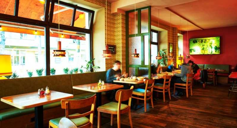 Wie ein Ferienhaus mitten in der Stadt. Quelle: Cafe Datscha. \[…\]

[Weiterlesen…](https://quisine.quandoo.de/guide/cafe-hauptstadt-berlin-dit-is-kaffee/attachment/cafe_datscha/)