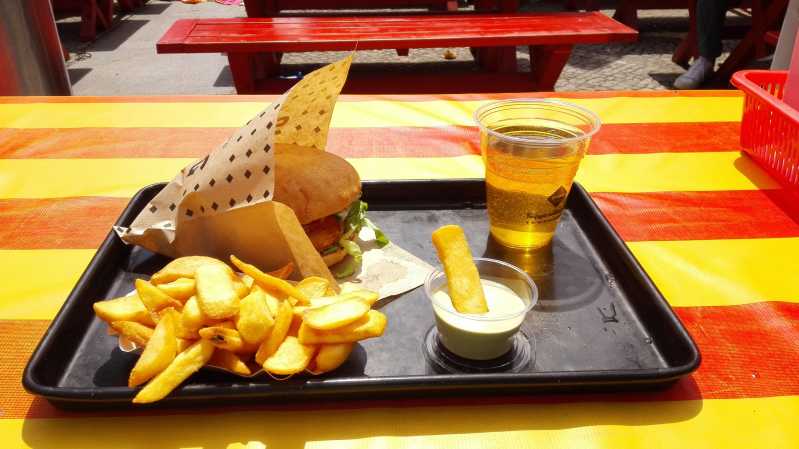 Mein Menü in der Gesamtansicht: Burger, Pommes, Dip und Drink | Foto: Arne Trusch \[…\]

[Weit](https://quisine.quandoo.de/guide/burger-in-berlin-mitte/attachment/img_20190523_125247/)
