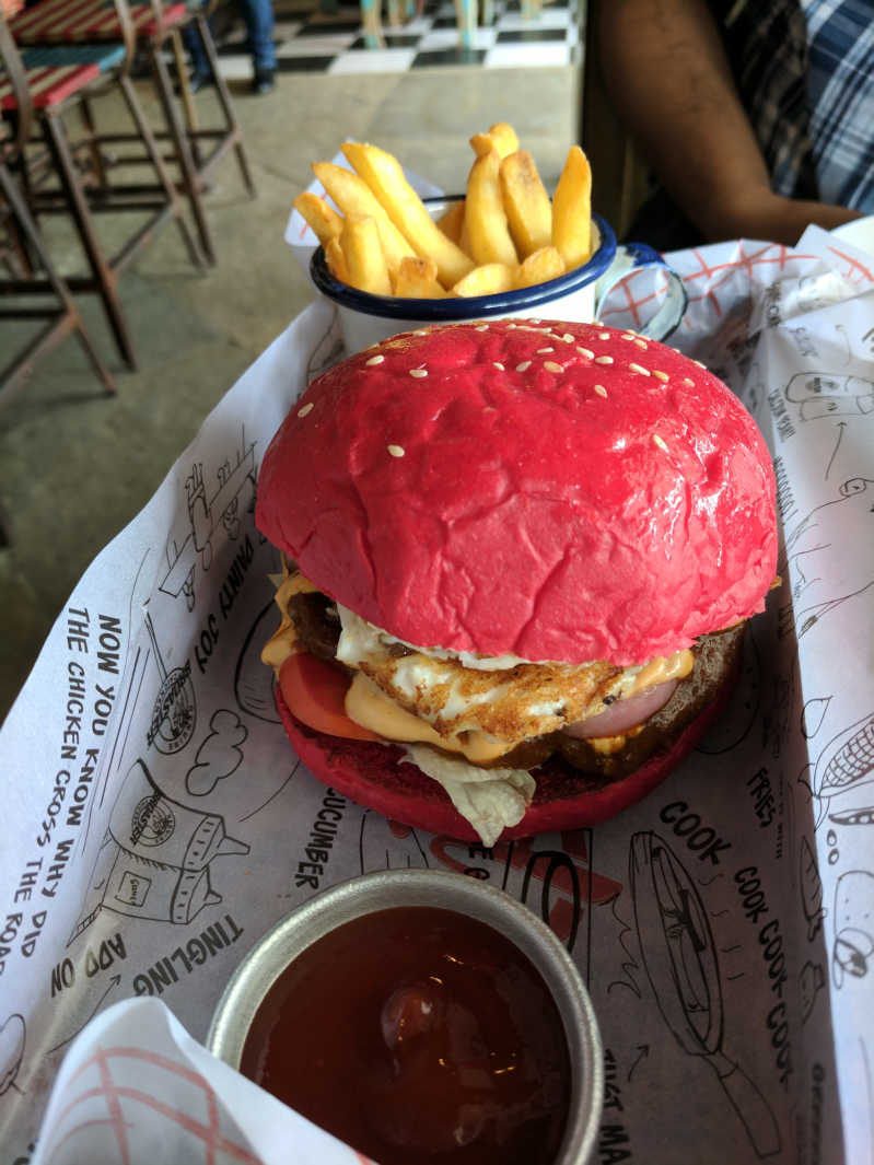 Burger gibt es heute auch mit farbigen Buns. Quelle: Shutterstock \[…\]

[Weiterlese](https://quisine.quandoo.de/guide/die-besten-burger-in-hamburg/attachment/shutterstock_1446807206/)