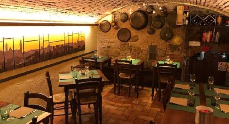 L’interno pittoresco di Osteria Da Cice a Siena – Fonte: Quandoo \[…\]

[Leggi tut](https://quisine.quandoo.it/guide/cinque-locali-per-il-palio/attachment/osteria-da-cice/)