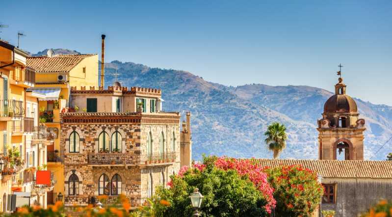 Uno scorcio di Taormina – Fonte: Shutterstock \[…\]

[Leggi tutto](https://quisine.quandoo.it/guide/tour-sicilia-orientale-ristoranti-tappe/attachment/shutterstock_716841427/)