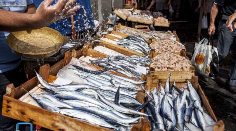 Una scena del mercato del pesce di Catania: Shutterstock \[…\]

[Leggi t](https://quisine.quandoo.it/guide/tour-sicilia-orientale-ristoranti-tappe/attachment/shutterstock_735130060-2/)