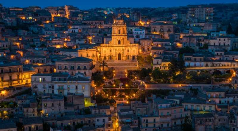 Il Duomo barocco di Modica che osserva la città – Fonte: Shutterstock \[…\]