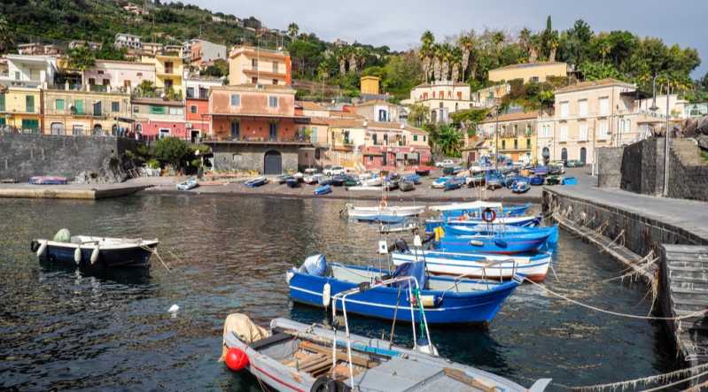 Il porticciolo di Santa Maria La Scala – Fonte: Shutterstock \[…\]