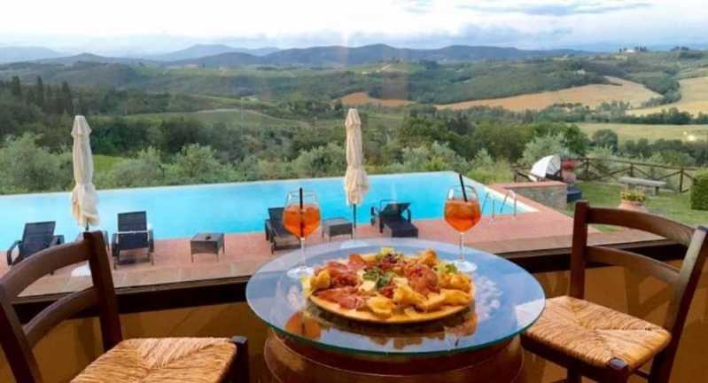 Una vista sulla piscina del Borgo Divino, agriturismo in Toscana – Fonte: Quandoo \[…\]