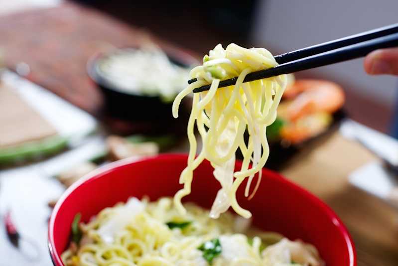 Lunga vita alle bacchette e agli spaghetti in Cina. Fonte – Shutterstock  
\[…\]

[Le](https://quisine.quandoo.it/stories/superstizioni-cibo-mondo/attachment/shutterstock_noodles/)